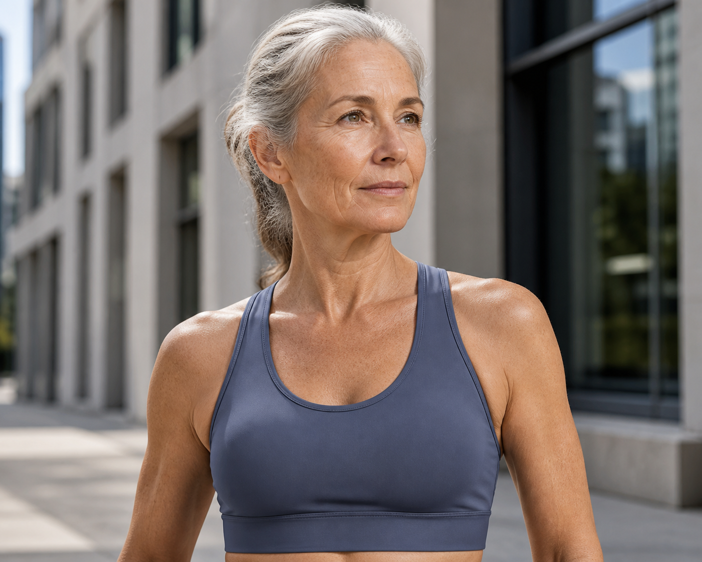 Yogatop præsenteret på ældre model